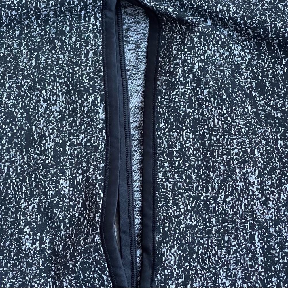 Lululemon Scarf Vinyasa Black And White 1523 - Picture 5 of 7
